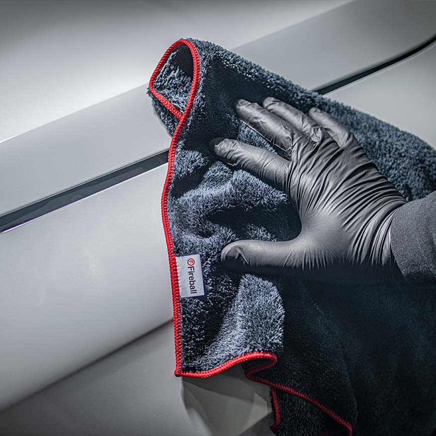 autowachs kaufen und mit Tuch antrocknen